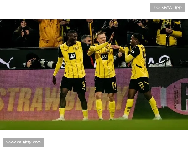 福伊特门线手球染红送点，多特欧冠大胜埋下伏笔